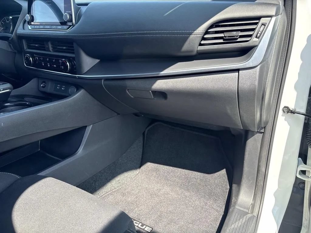 Used 2025 Nissan Rogue S FWD image 24