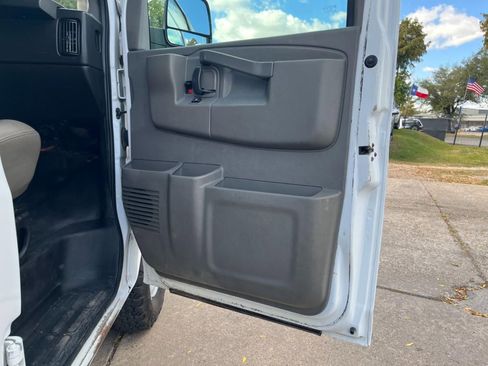 Used 2020 Chevrolet Express 3500 LS image 34
