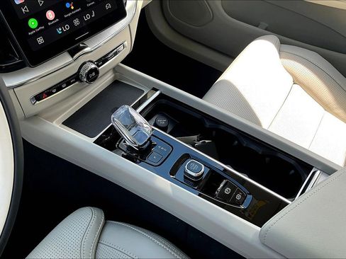 New 2026 Volvo XC60 B5 Ultra w/ Protection Package Premier image 20