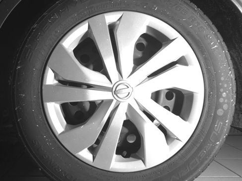 Used 2021 Nissan Versa S FWD image 28