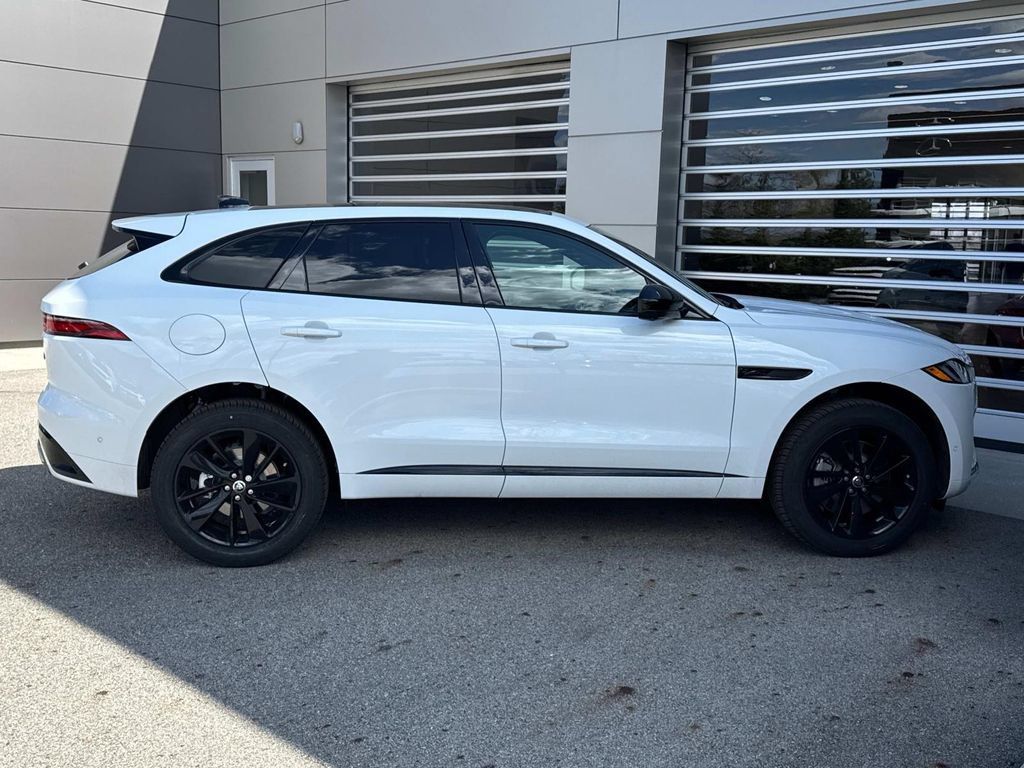 New 2026 Jaguar F-PACE R-Dynamic S AWD/4WD image 9