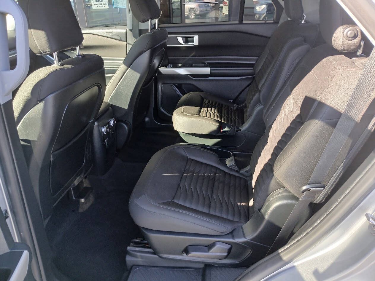 Used 2020 Ford Explorer XLT w/ Comfort Package AWD/4WD image 17