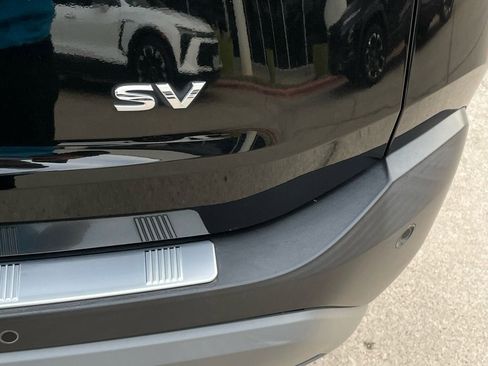 Used 2023 Nissan Rogue SV image 6