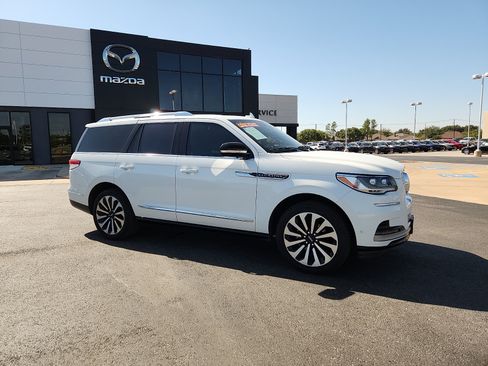Used 2023 Lincoln Navigator Reserve AWD/4WD image 6