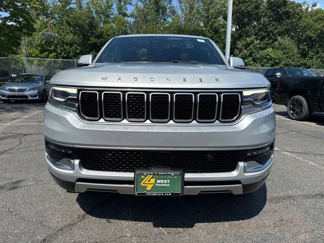 Used 2022 Jeep Wagoneer Series III w/ Premium Group I AWD/4WD image 2
