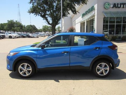 Used 2021 Nissan Kicks S image 9