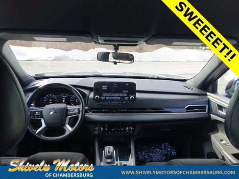 Used 2023 Mitsubishi Outlander SE Black Edition image 18