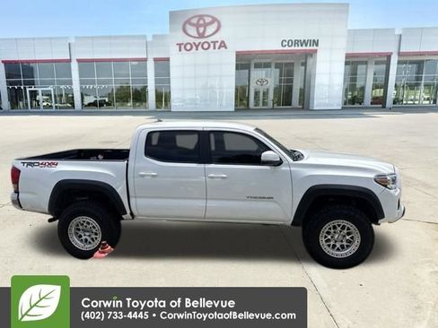 Used 2017 Toyota Tacoma TRD Off-Road w/ Tow Package (A/T) AWD/4WD image 4