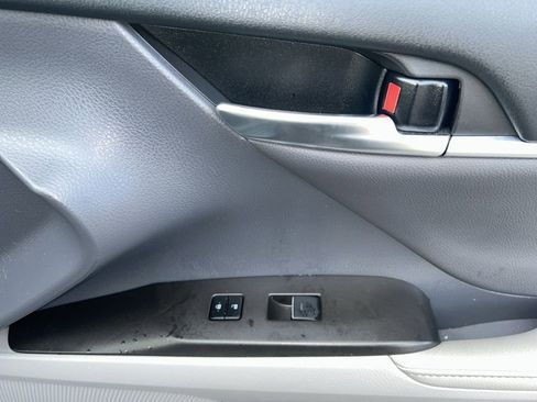 Used 2021 Toyota Camry XLE image 21