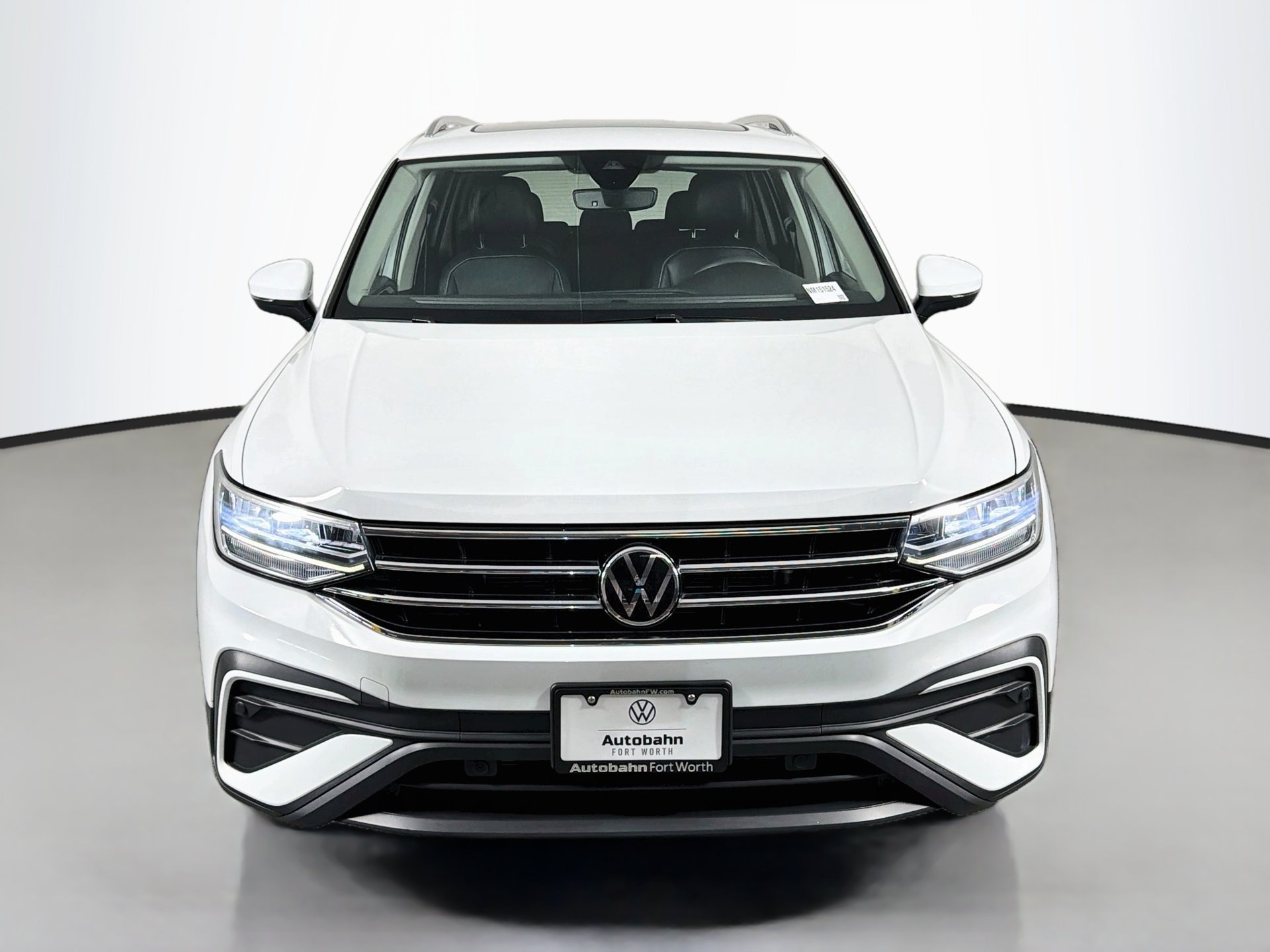 Used 2022 Volkswagen Tiguan SE w/ Panoramic Sunroof Package FWD image 2