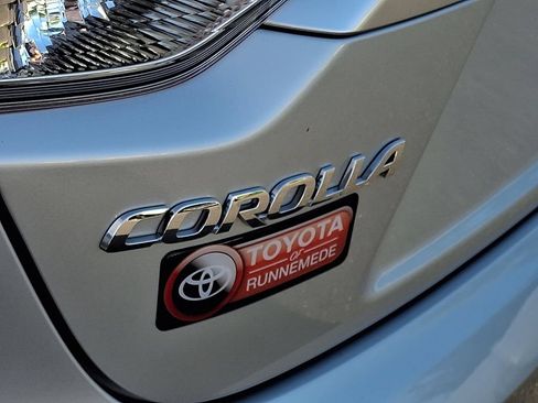 Certified 2022 Toyota Corolla SE w/ SE Premium Package FWD image 31