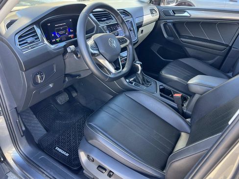Certified 2022 Volkswagen Tiguan SE w/ Panoramic Sunroof Package image 5