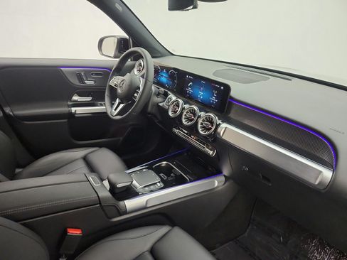 Used 2023 Mercedes-Benz EQB 300 4MATIC image 21