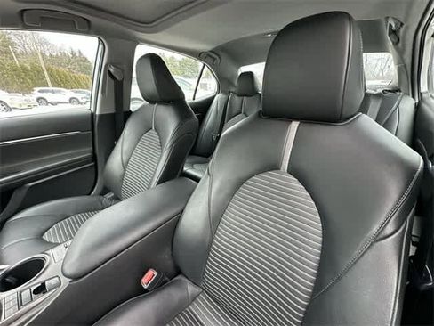 Used 2023 Toyota Camry SE image 14