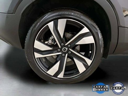Used 2025 Volvo XC40 B5 Plus image 29