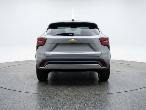Used 2025 Chevrolet Trax LT w/ LT Convenience Package FWD image 7