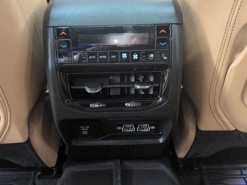 Used 2024 Jeep Grand Cherokee Summit AWD/4WD image 21
