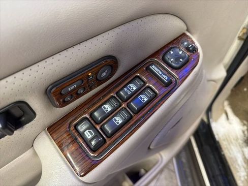 Used 2002 Cadillac Escalade EXT image 19