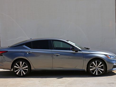 Used 2021 Nissan Altima 2.5 SR AWD/4WD image 46