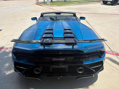 Used 2022 Lamborghini Huracan EVO RWD image 5