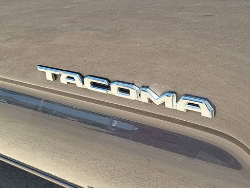 Used 2021 Toyota Tacoma TRD Off-Road AWD/4WD image 29