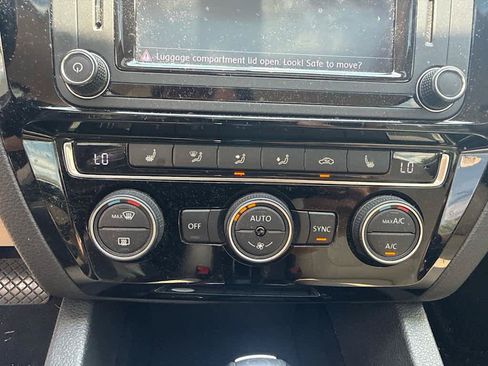Used 2017 Volkswagen Jetta SEL FWD image 28