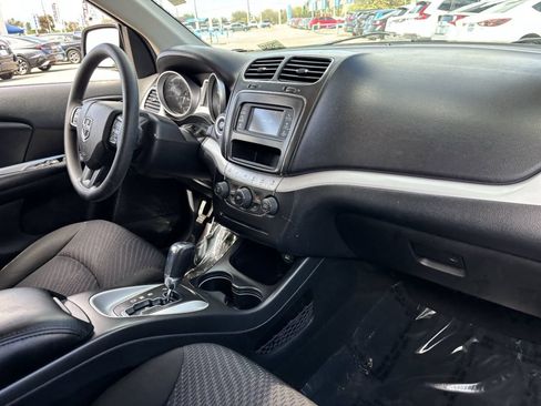 Used 2019 Dodge Journey SE FWD image 10