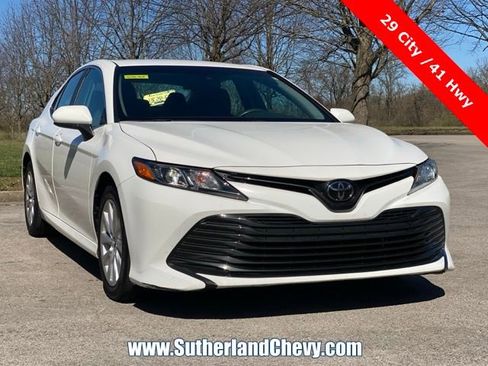 Used 2018 Toyota Camry LE image 9