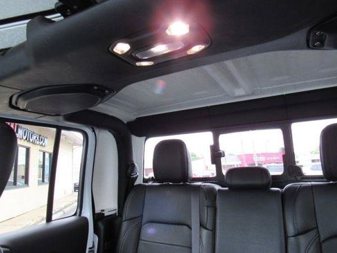 Used 2020 Jeep Gladiator Overland AWD/4WD image 34