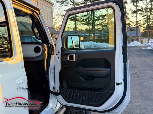 Used 2024 Jeep Wrangler Unlimited Sport image 23