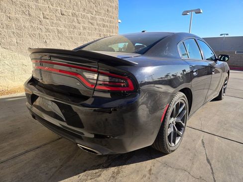 Used 2019 Dodge Charger SXT w/ Blacktop Package image 4
