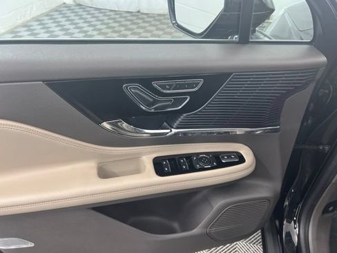 Used 2020 Lincoln Corsair AWD w/ Premium Package image 14