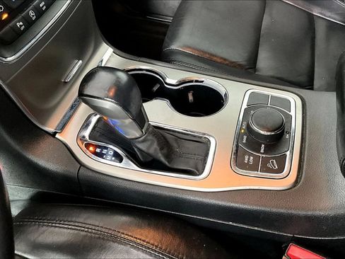 Used 2018 Jeep Grand Cherokee Limited AWD/4WD image 17