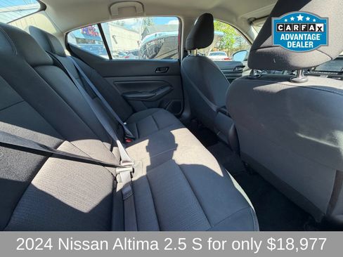 Used 2024 Nissan Altima 2.5 S FWD image 11