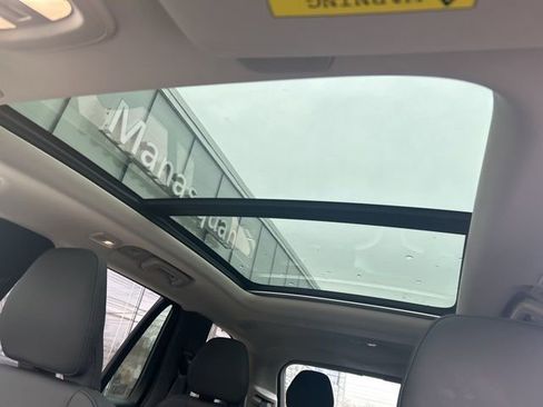 Certified 2025 Volvo XC90 B6 Plus image 27