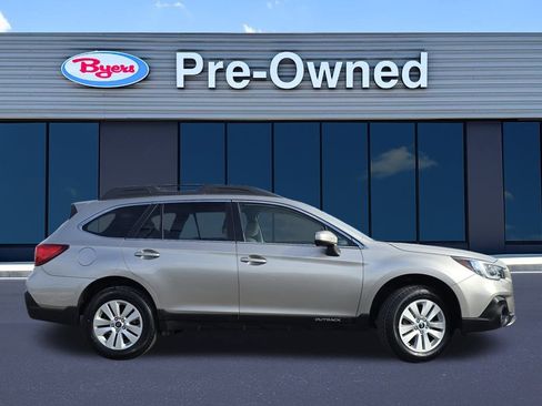 Used 2019 Subaru Outback 2.5i Premium image 8