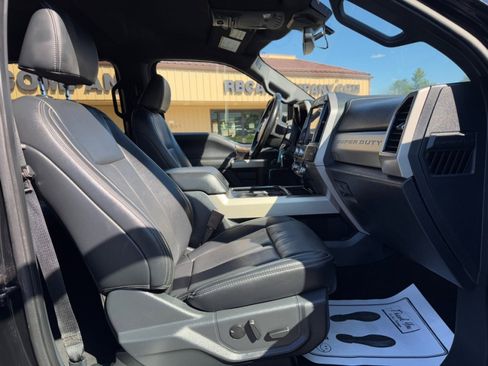 Used 2022 Ford F450 Lariat w/ FX4 Off-Road Package image 11