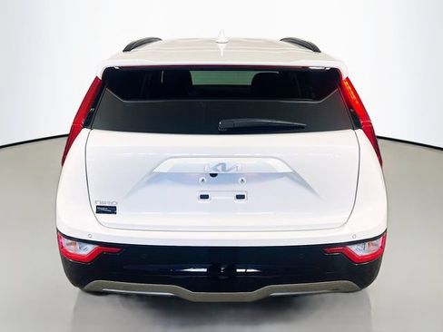 Used 2025 Kia Niro Wind w/ Wind Preserve Package FWD image 7