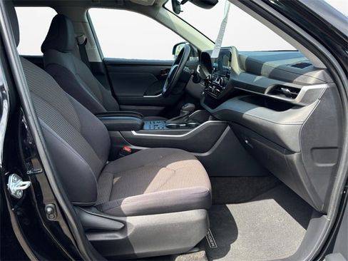 Used 2023 Toyota Highlander LE image 15