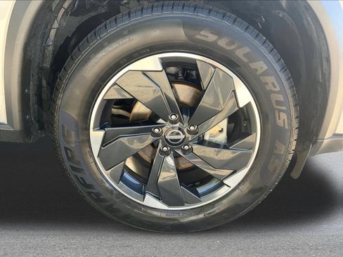 Certified 2025 Nissan Rogue SV FWD image 22