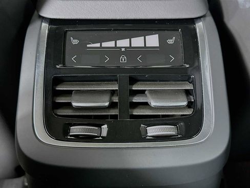 Certified 2025 Volvo XC90 T8 Plus w/ Protection Package Premier image 24