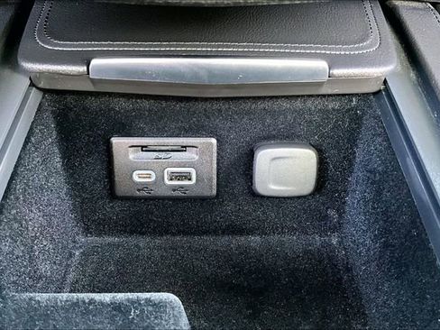 Used 2019 Cadillac XT4 Premium Luxury image 16