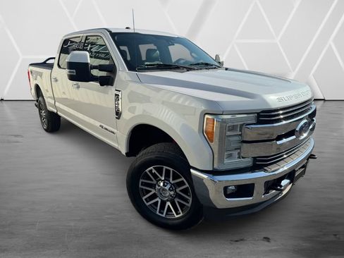 Used 2017 Ford F250 Lariat w/ Lariat Ultimate Package AWD/4WD image 2