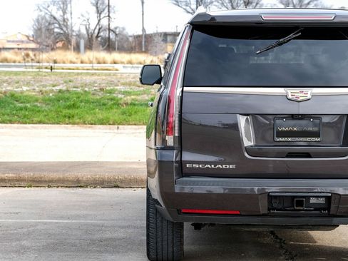 Used 2017 Cadillac Escalade Platinum image 41