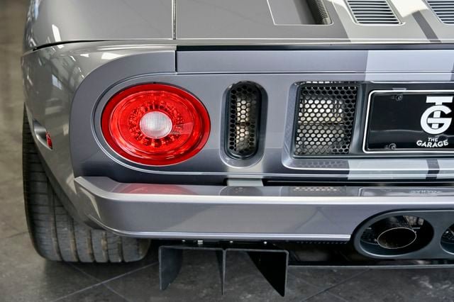 Used 2006 Ford GT RWD image 16
