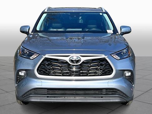 Certified 2023 Toyota Highlander XLE image 4
