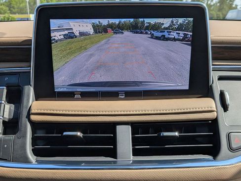 Used 2021 Chevrolet Tahoe Premier AWD/4WD image 18