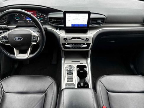 Used 2020 Ford Explorer XLT w/ Equipment Group 202A image 5