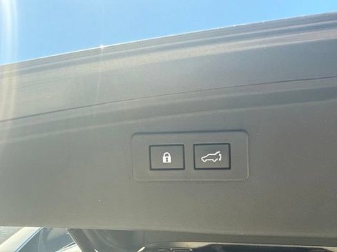 Used 2024 Subaru Outback Premium AWD/4WD image 19