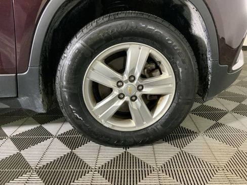 Used 2022 Chevrolet Trax LT w/ LT Convenience Package image 29